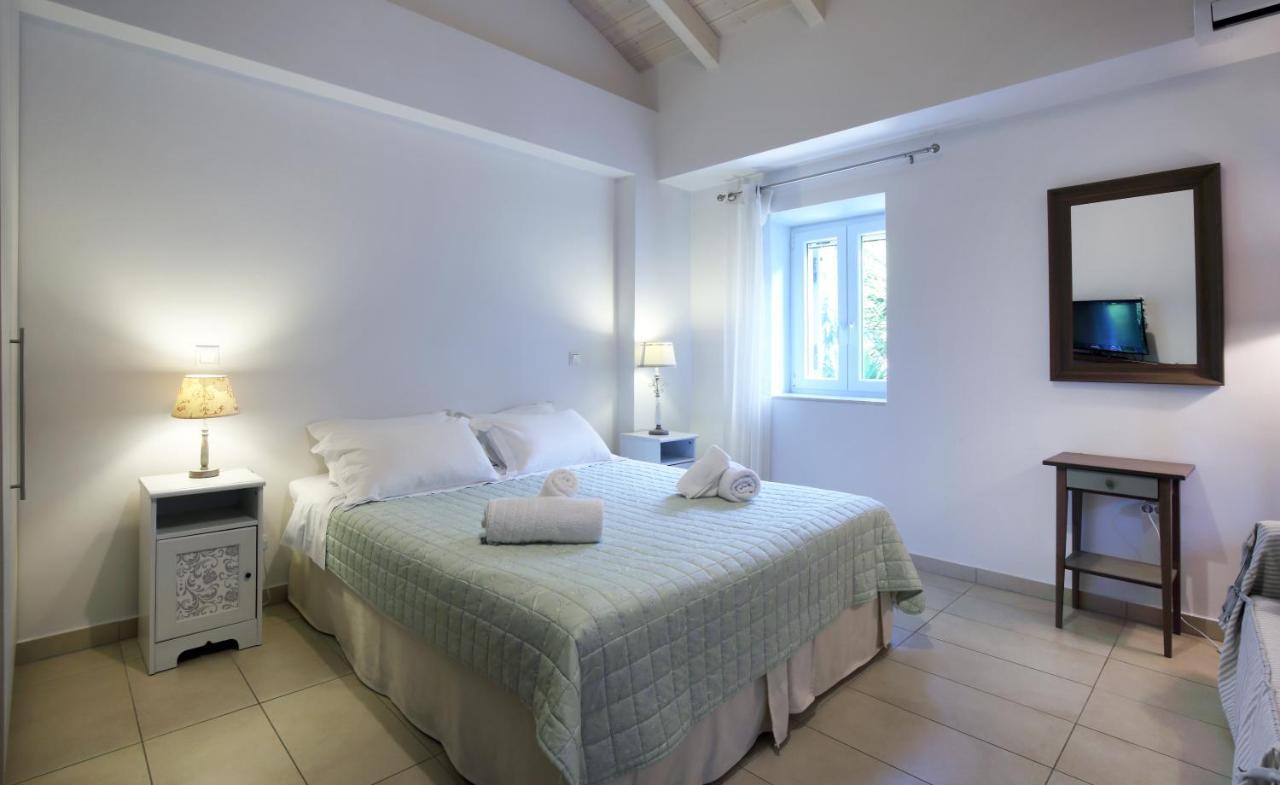 Wild Sea Apartments Agios Nikitas Exterior photo